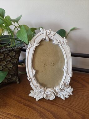 Vtg Dezine Hand Painted Cream Oval Floral Frame with Roses - Holds 5x7 Photo